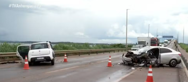 Vídeo: Batida entre dois carros causa congestionamento na ponte entre Palmas e Luzimangues