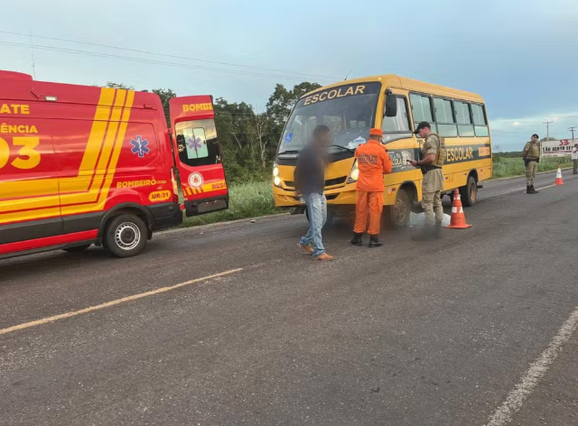 Ciclista morre após ser atropelado e arrastado por ônibus escolar na TO-010