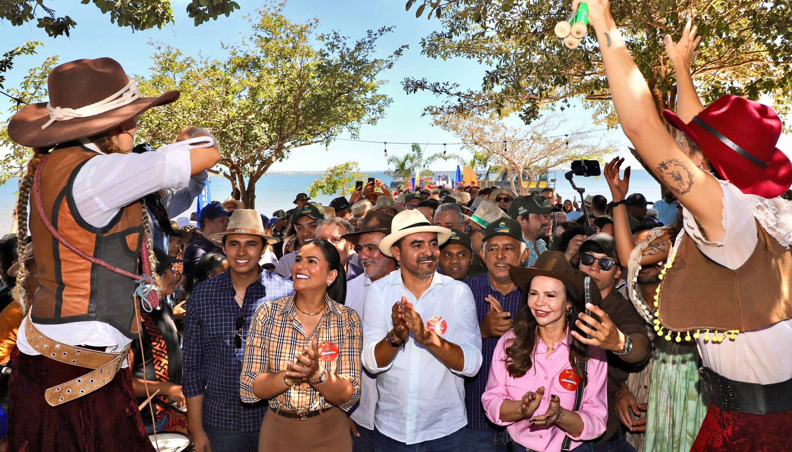 Governador Wanderlei Barbosa abre oficialmente a Agrotins 25 anos com entrega de títulos definitivos e anúncio de licenças para APAs
