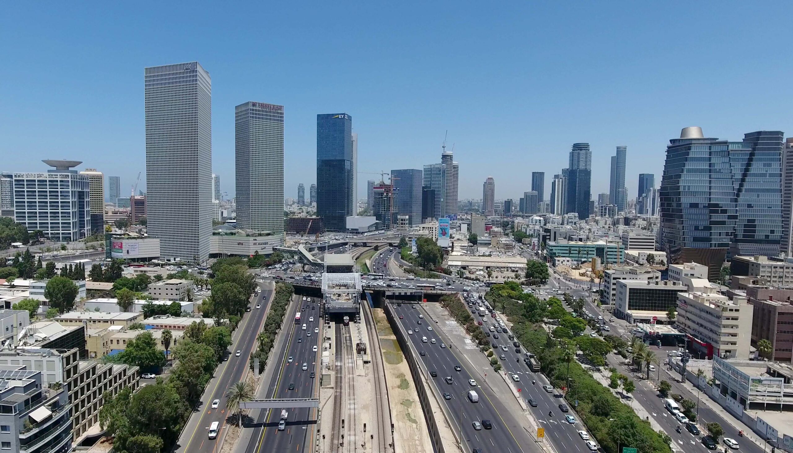 Integrante da comitiva do Governo do Tocantins em Israel registra mísseis no céu de Tel Aviv