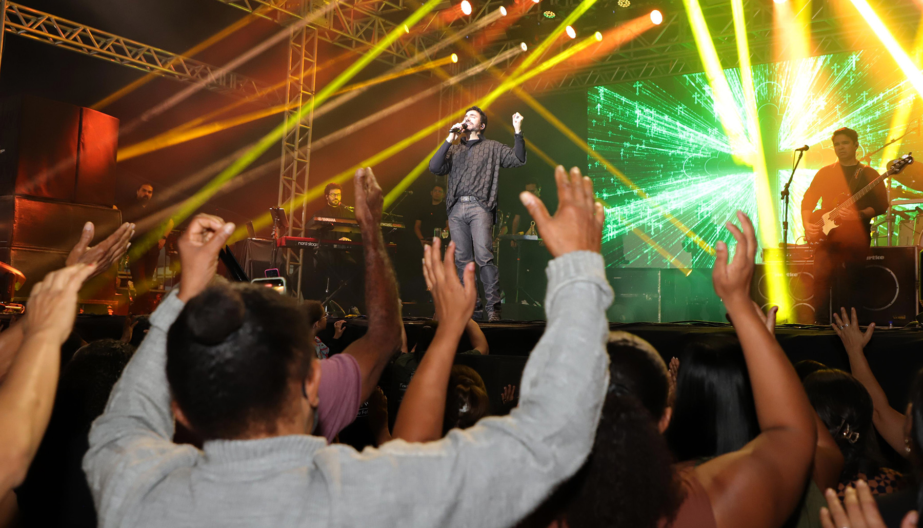 Em gesto de fé e respeito à tradição, Governador Wanderlei Barbosa prestigia show do padre Fábio de Melo no Santuário do Senhor do Bonfim