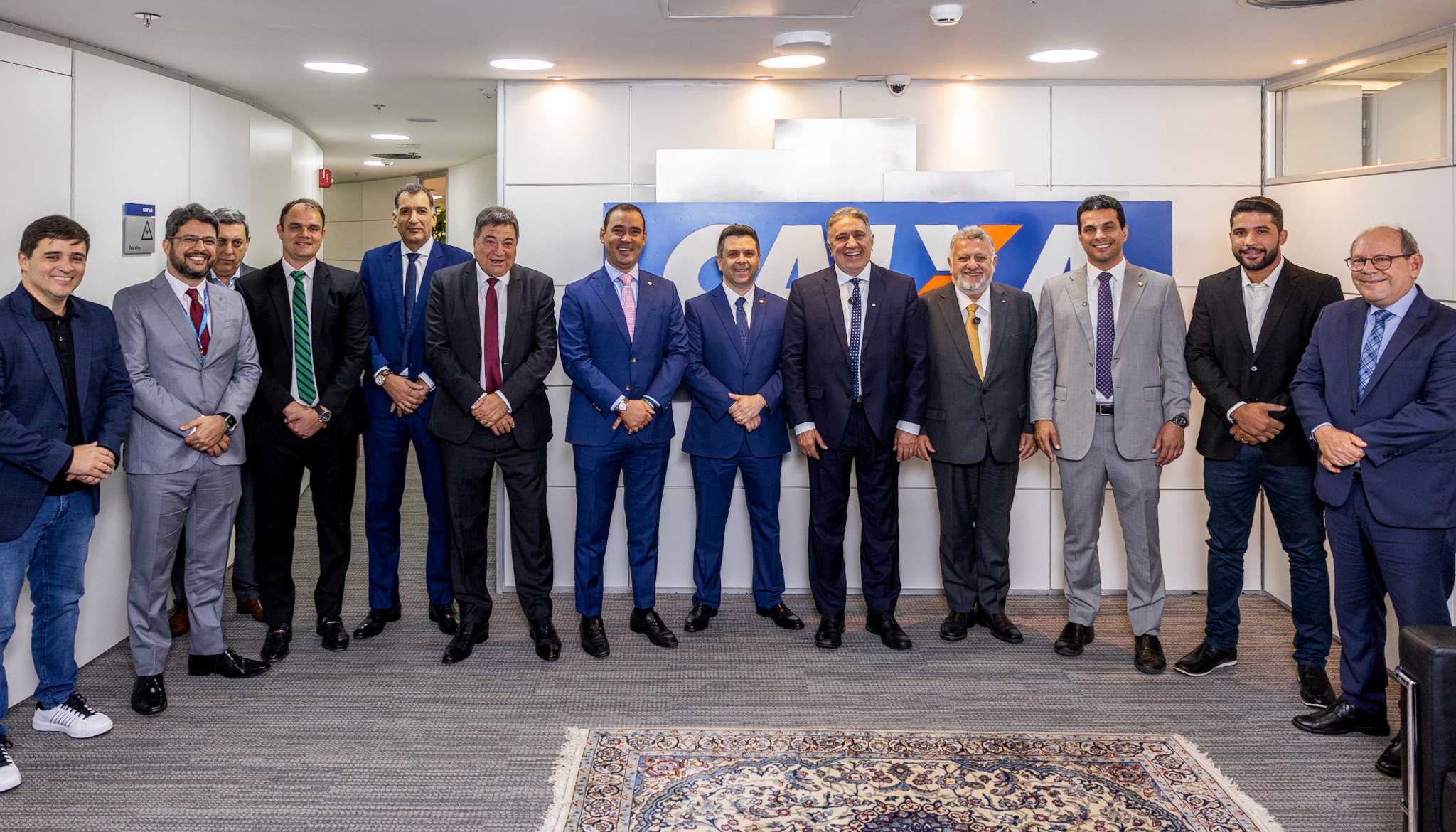 Governador Laurez Moreira busca parceria com presidente da Caixa para abertura de linhas de microcrédito aos produtores rurais tocantinenses