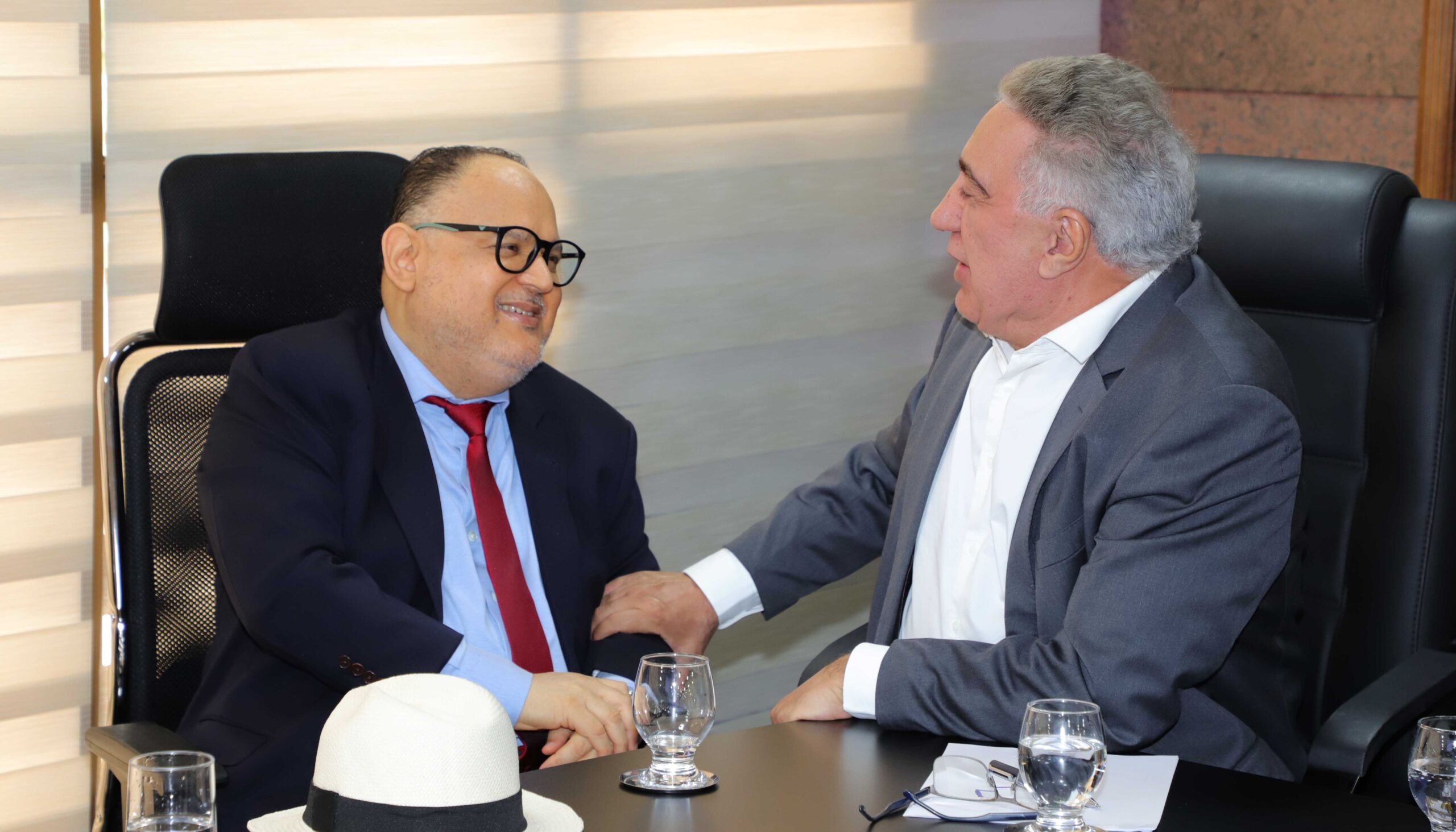 Governador Laurez Moreira debate projetos com ex-ministro da Educação José Henrique Paim