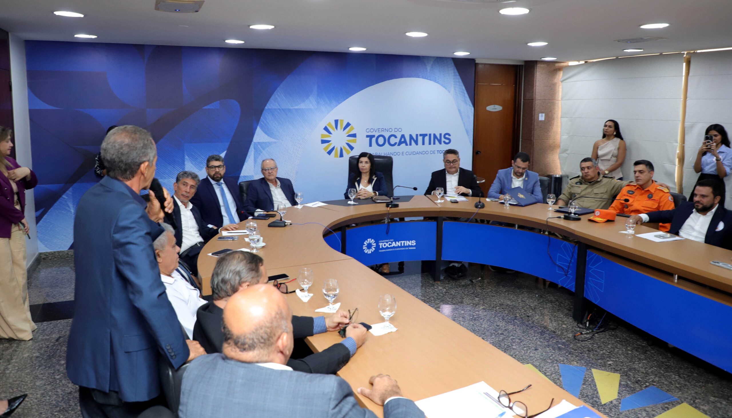 Governo do Tocantins estreita diálogo com representantes de servidores estaduais sobre o subteto salarial