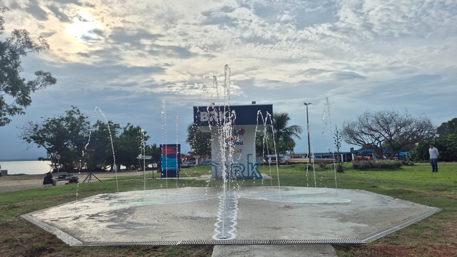 Prefeitura de Palmas e BRK Ambiental entregam primeiro ponto fixo de hidratação da Praia da Graciosa