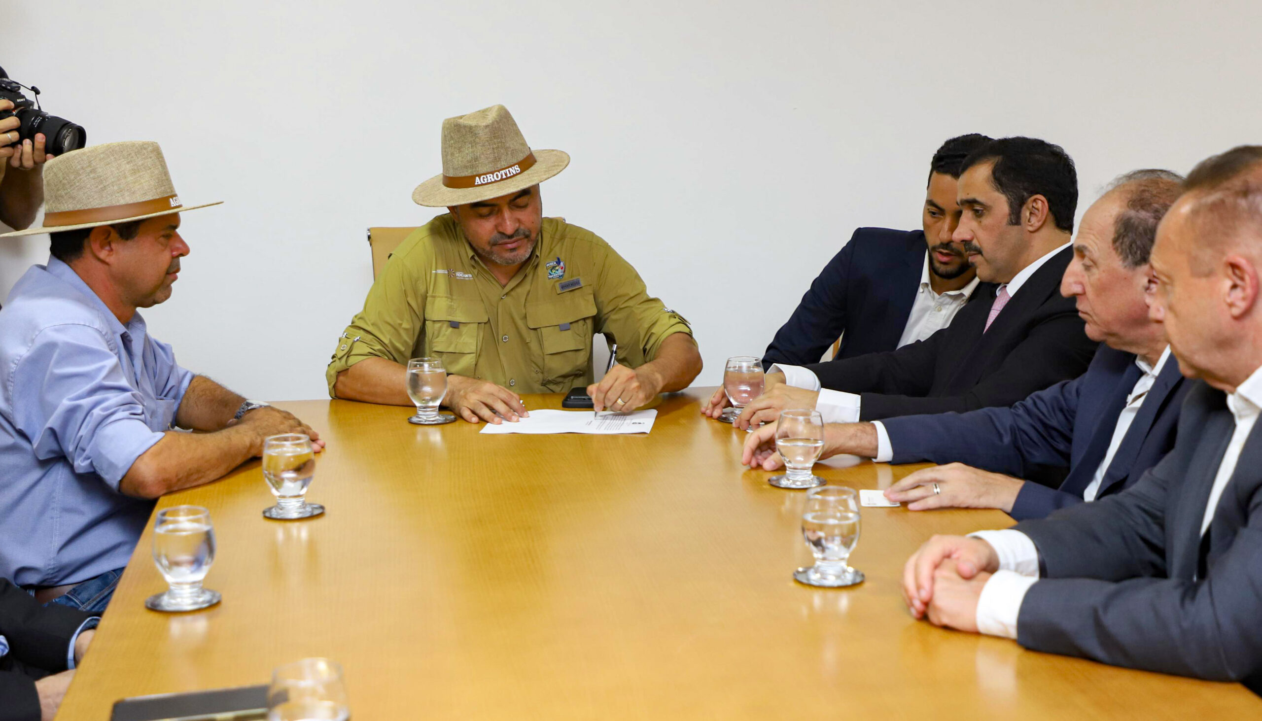 F2- Assinatura realizada na Agrotins 2026 reforça compromisso do Governo do Tocantins com inovação e competitividade no agronegócio-AG Na Agrotins 2026, Governo do Tocantins avança nas negociações para acesso ao mercado internacional Halal