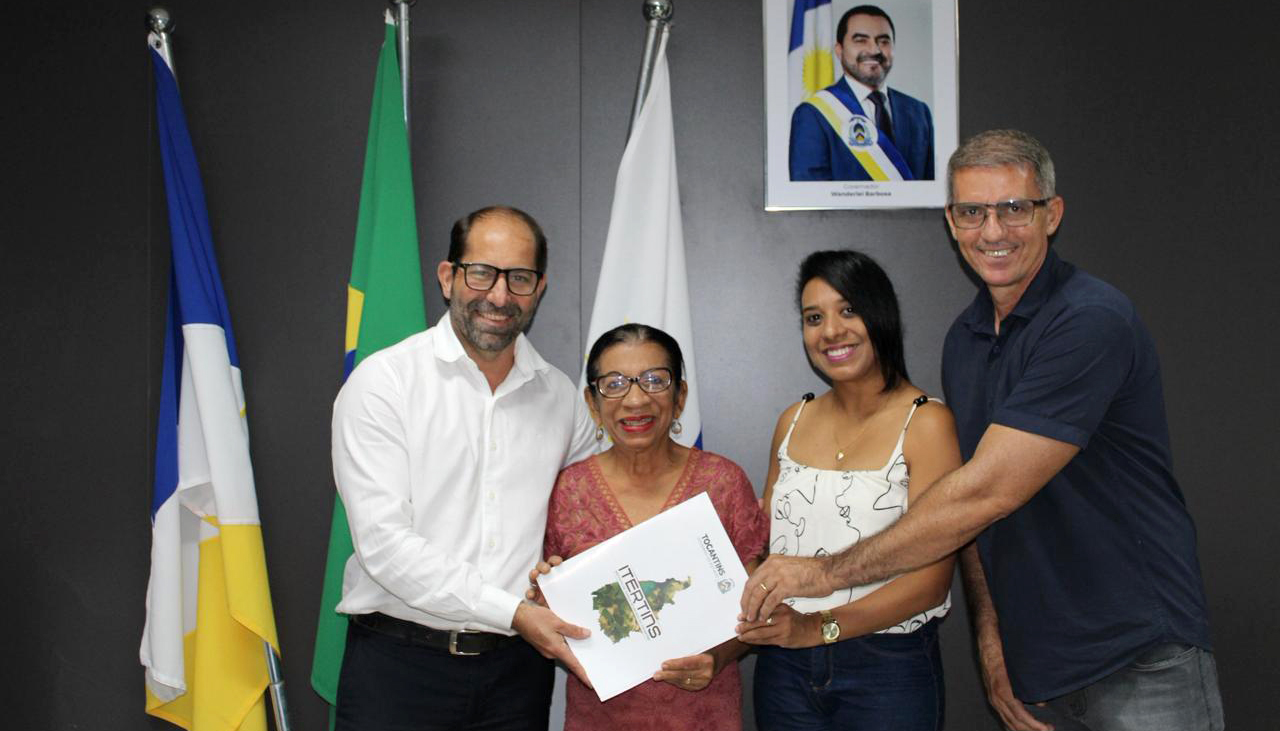 F1-Entrega de títulos definitivos garante segurança jurídica e fortalece o desenvolvimento rural no estado-Foto-Uendel Souza Governo do Tocantins beneficia mais de 250 famílias com ações de regularização fundiária nos cinco primeiros meses de 2026