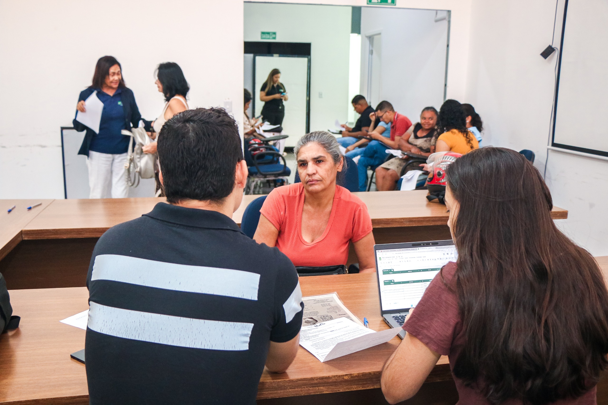 São 67 vagas disponibilizadas, por uma nova rede de alimentação. Foto - Carlessandro Souza Governo do Tocantins, por meio do Sine, realiza processo seletivo com mais de 60 vagas para contratação imediata